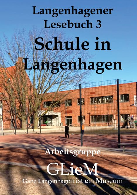 Langenhagener Lesebuch 3: Schule in Langenhagen. Arbeitsgruppe GLieM. Roter Backsteinbau, Baum, blauer Himmel.