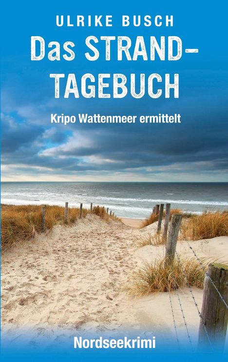 Text: "Ulrike Busch, Das Strandtagebuch, Kripo Wattenmeer ermittelt, Nordseekrimi". Dünenpfad zum Meer, bewölkter Himmel.