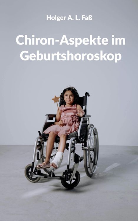 "Chiron-Aspekte im Geburtshoroskop" oben. Ein junges Mädchen in einem Rollstuhl, trägt ein rosa Kleid und eine Krone.