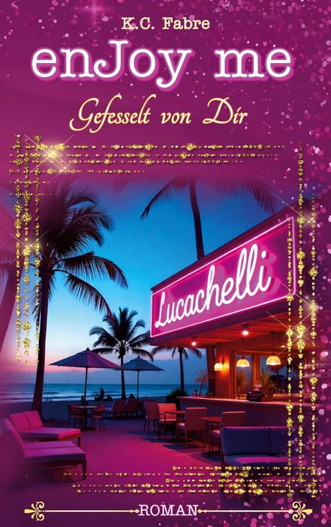 K.C. Fabre, enJoy me, Gefesselt von Dir, Lucachelli, ROMAN. Palmen und ein leuchtendes Café am Strand bei Sonnenuntergang.