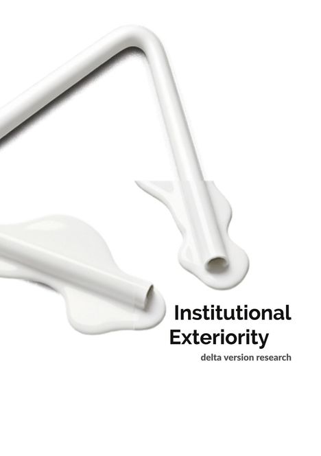 "Institutional Exteriority" und "delta version research". Detailaufnahme von weißen, gebogenen Rohren mit flüssigen Enden.