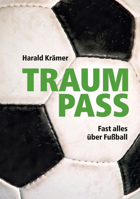 "Harald Krämer TRAUMPASS Fast alles über Fußball" auf einem Fußball-Hintergrund.
