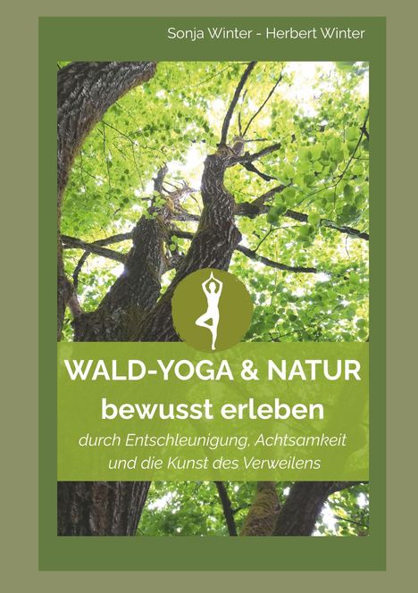 Titel: "WALD-YOGA & NATUR bewusst erleben". Große Bäume mit sonnendurchfluteten, grünen Blättern.