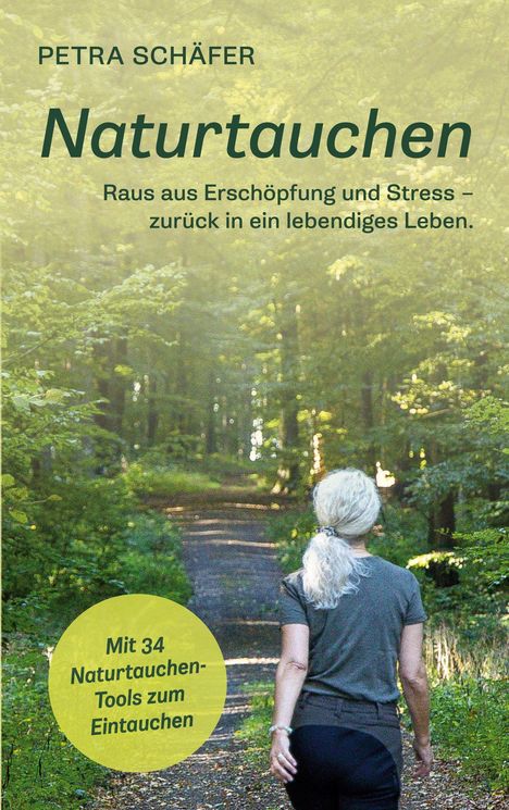 „NATURTAUCHEN“ von Petra Schäfer. Text: „Raus aus Erschöpfung…“, Frau auf Waldweg, gelbe Blase: „Mit 34 Naturtauchen-Tools“.