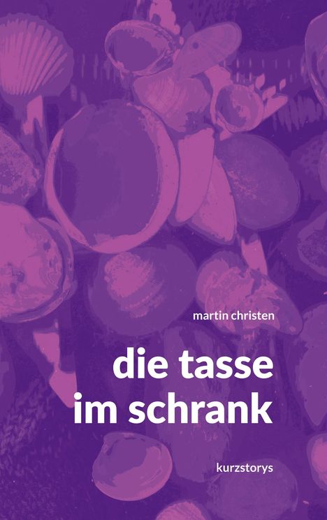 Text: "martin christen", "die tasse im schrank", "kurzstorys". Illustration mit Muscheln in lila Tönen.