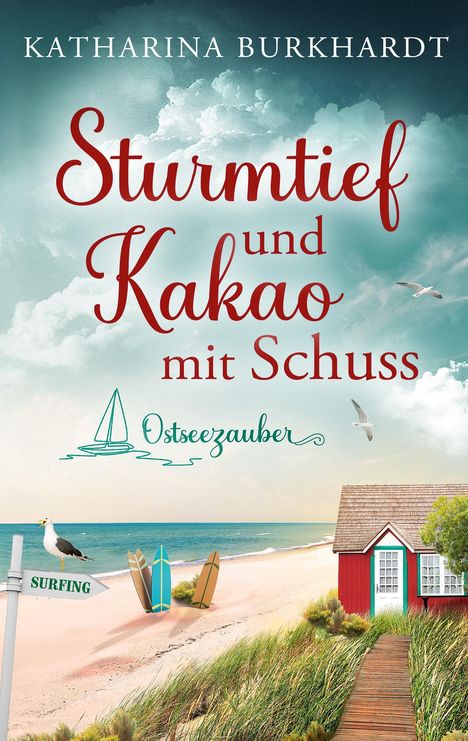 „Sturmtief und Kakao mit Schuss“, darunter „Ostseezauber“ neben einem Segelboot. Strand mit Surfbrettern, rotes Haus.