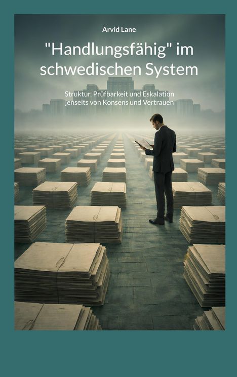 „Handlungsfähig“ im schwedischen System. Ein Mann steht zwischen Papierstapeln, die in nebliger Stadtlandschaft angeordnet sind.