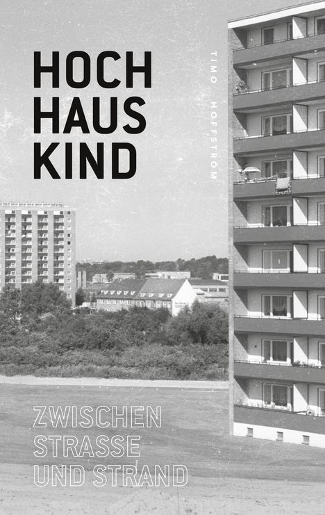 Text: "HOCH HAUS KIND", "ZWISCHEN STRASSE UND STRAND", "TIMO HOFFSTRÖM". Schwarz-weißes Foto von zwei Hochhäusern.