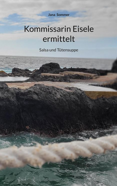 "Kommissarin Eisele ermittelt" steht über einer Küstenlandschaft mit Wellen, Felsen und bewölktem Himmel.
