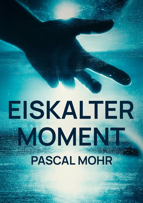 Text: "EISKALTER MOMENT", "PASCAL MOHR". Silhouette einer Hand, beleuchtet in blauem Licht mit eisigem Effekt.