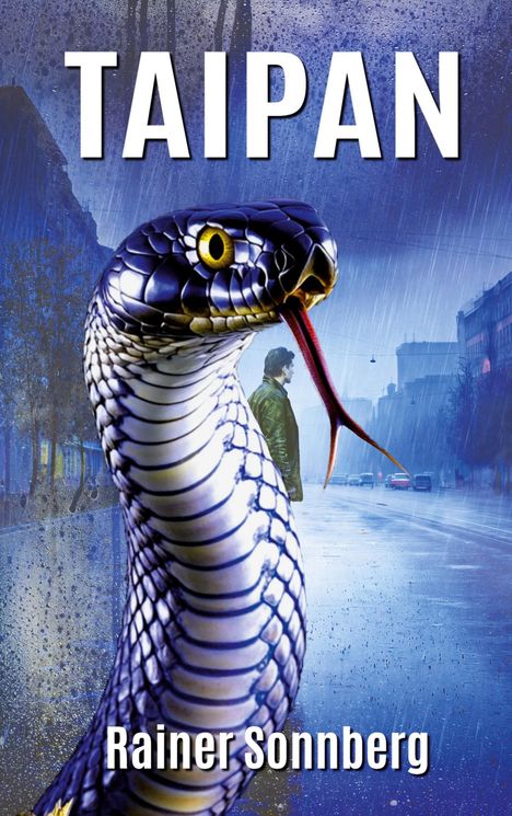 "TAIPAN", Rainer Sonnberg. Eine große Schlange mit gelben Augen in Nahaufnahme auf regnerischer Straßenszene.