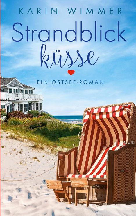 Titel: "Strandblickküsse". Auf einer Düne ein Strandkorb, im Hintergrund ein Haus und das Meer.