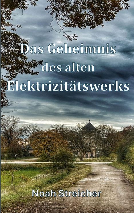 "Das Geheimnis des alten Elektrizitätswerks" und "Noah Streicher". Ein bewölkter Himmel über einem alten Gebäude und Weg.