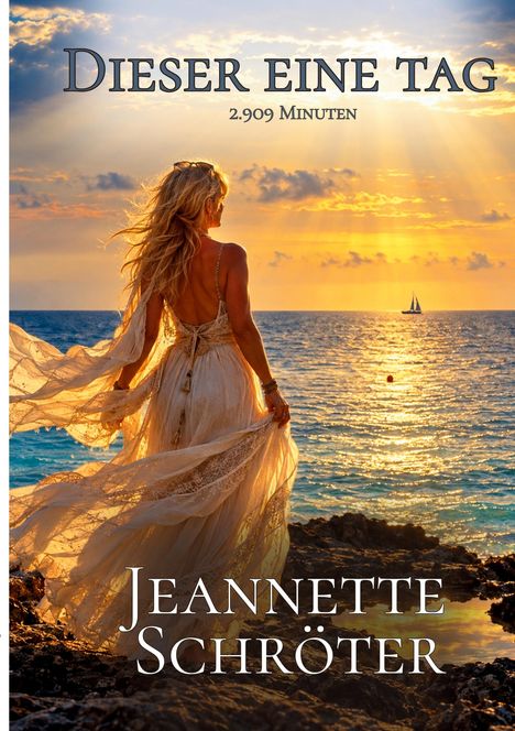 „Dieser eine Tag, 2.909 Minuten, Jeannette Schröter.“ Eine Frau im fließenden Kleid blickt über das Meer bei Sonnenuntergang.
