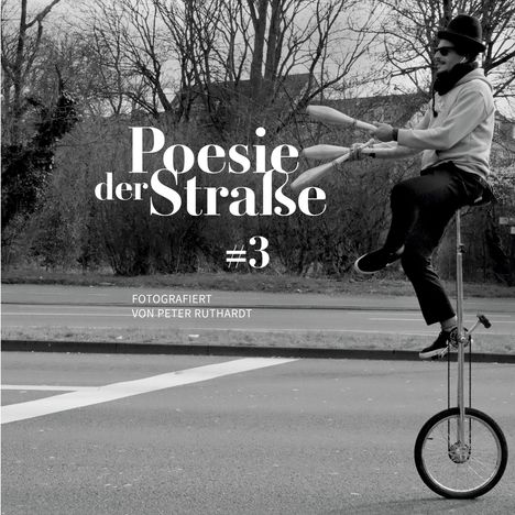 „Poesie der Straße #3“, Fotografiert von Peter Ruthardt. Ein Mann auf einem Einrad jongliert auf der Straße.