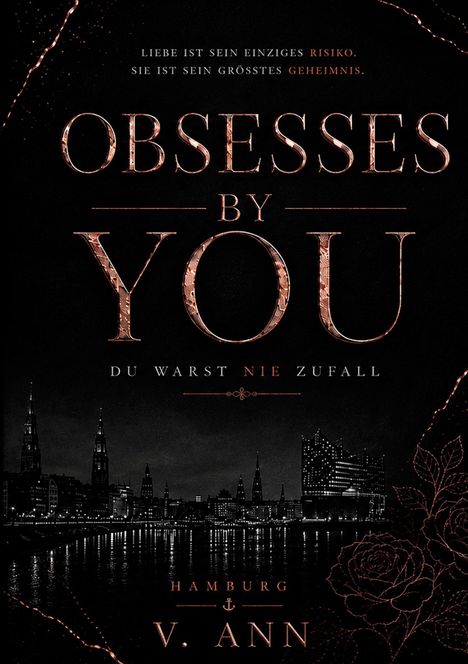 „Liebe ist sein einziges Risiko. Sie ist sein größtes Geheimnis. OBSESSES BY YOU. Du warst nie Zufall. Hamburg. V. Ann.“<br>Stadt-Silhouette bei Nacht, Rosenverzierung.