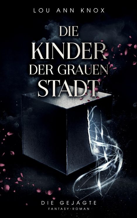 Text: "Die Kinder der grauen Stadt", "Die Gejagte", "Fantasy-Roman". Schwarzer Würfel mit leuchtenden Rissen und rosa Blättern.