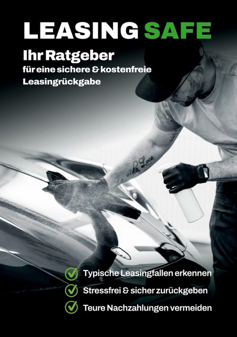 "LEASING SAFE" oben in Weiß/Grün. Eine Person putzt ein Auto mit Handschuhen, Sprühflasche und Tuch.