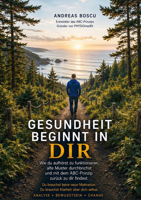 ANDREAS BOSCU. GESUNDHEIT BEGINNT IN DIR. Person auf Waldweg mit Meerblick bei Sonnenuntergang.