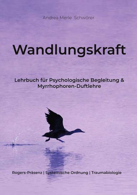 "Wandlungskraft" von Andrea Merle Schwörer zeigt eine Ente im Flug über lilafarbenem Wasser.