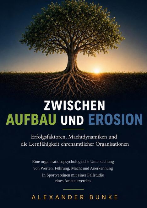 Text: "Zwischen Aufbau und Erosion" von Alexander Bunke. Bild: Baum, dessen Wurzeln tief in die Erde reichen, Sonnenaufgang.