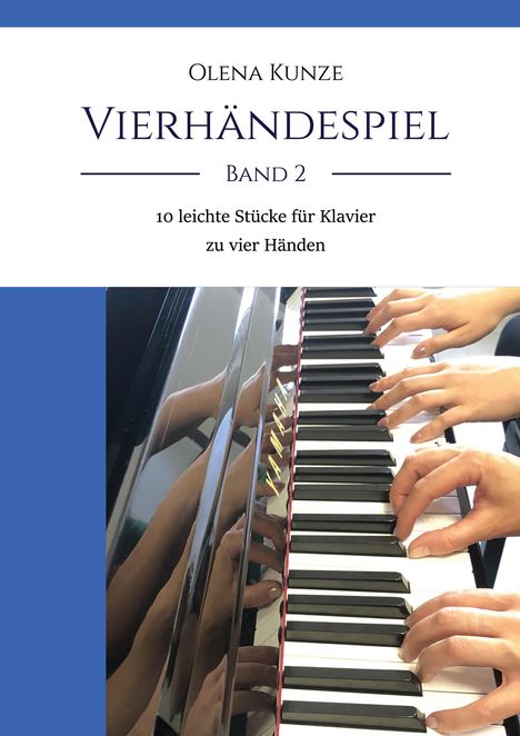 Aufschrift: Olena Kunze, Vierhändespiel, Band 2. Zwei Personen spielen Klavier, vier Hände auf der Tastatur.