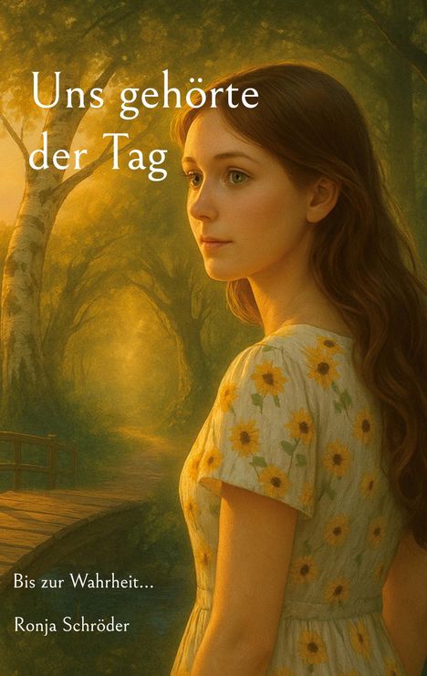 "Uns gehörte der Tag. Bis zur Wahrheit... Ronja Schröder." Eine junge Frau, im Wald stehend, trägt ein Kleid mit Sonnenblumen.
