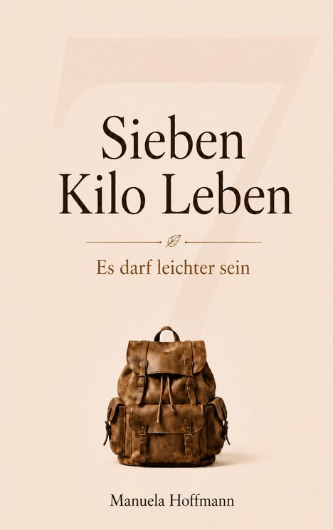 "Sieben Kilo Leben: Es darf leichter sein" von Manuela Hoffmann. Ein Retro-Rucksack ist abgebildet. Beige Hintergrund.