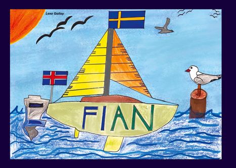 Text "FIAN" auf einem Segelboot. Gelbes Segel, Fahnen, Möwe auf einem Pfahl, blauer Himmel, fliegende Vögel.
