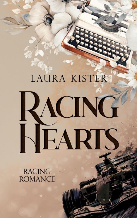 „Laura Kister, Racing Hearts, Racing Romance“. Ein Rennwagen, Blumen und eine Schreibmaschine im Hintergrund.
