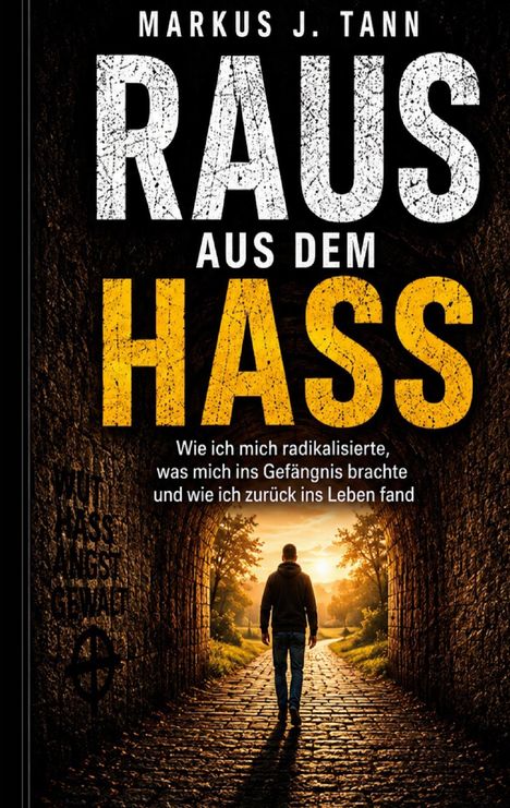 Titel: "RAUS AUS DEM HASS". Untertitel: "Wie ich mich radikalisierte..." Ein Mann geht durch einen Tunnel ins Licht.