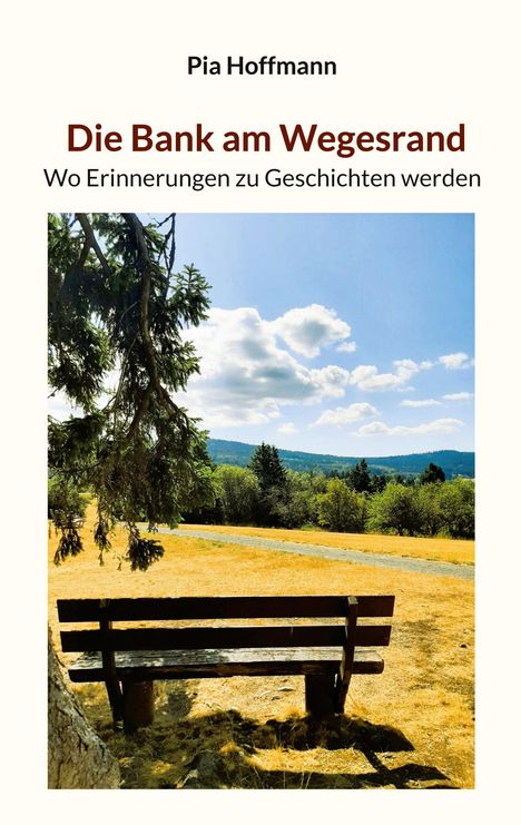 Pia Hoffmann, "Die Bank am Wegesrand: Wo Erinnerungen zu Geschichten werden". Eine Bank auf einer Wiese mit Baum und Hügeln im Hintergrund.