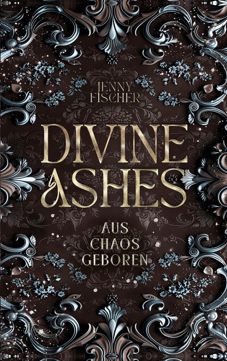 "Jenny Fischer, Divine Ashes, Aus Chaos geboren." Verzierungen im Barockstil in Silber und Blau, florale Muster.
