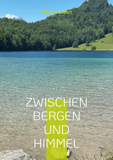 "Melanie Seifert" oben, "ZWISCHEN BERGEN UND HIMMEL" unten. Klarer See, grüne Hügel und Wälder im Hintergrund.