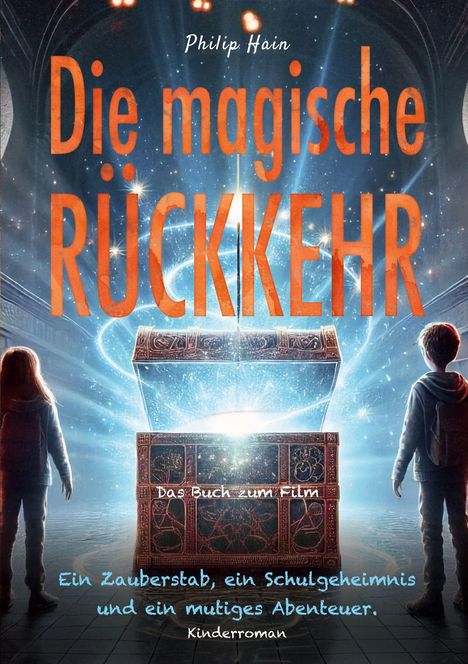 "Die magische RÜCKKEHR", „Das Buch zum Film“, Kinderroman. Zwei Kinder betrachten eine leuchtende, geöffnete Truhe.