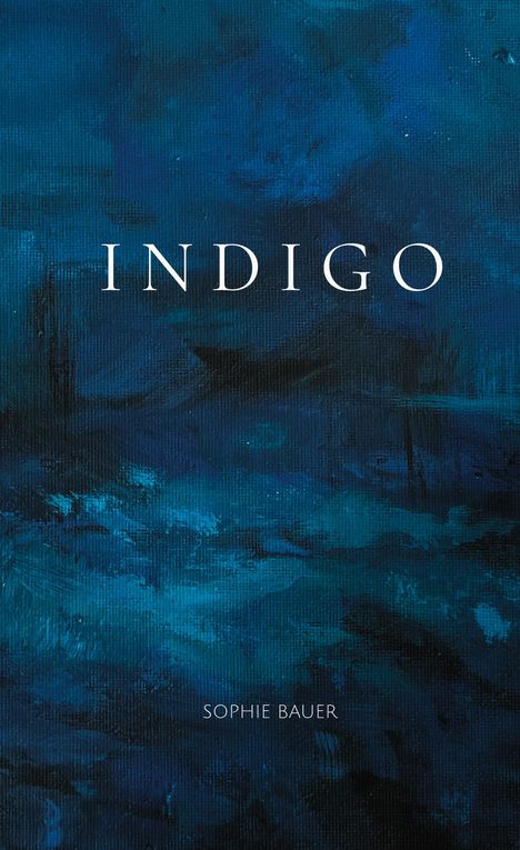 Text: "INDIGO" und "SOPHIE BAUER". Blaues abstraktes Gemälde, dunkel und intensiv.