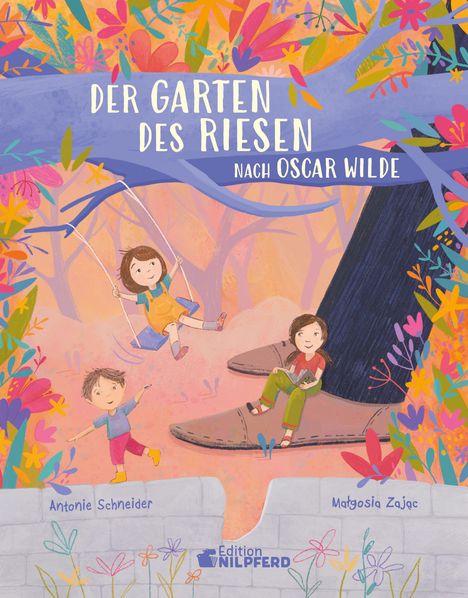"Der Garten des Riesen nach Oscar Wilde" steht über Kindern zwischen bunten Bäumen. Eine Illustration von Antonie Schneider.