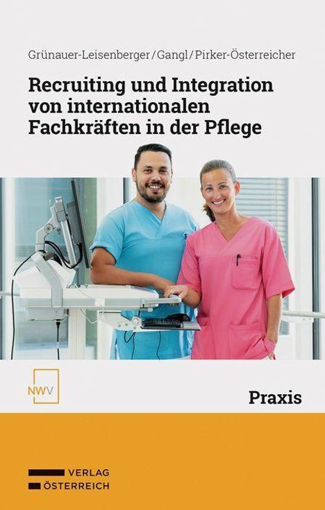 „Recruiting und Integration von internationalen Fachkräften in der Pflege.“ Ein Mann und eine Frau in medizinischer Kleidung lächeln.