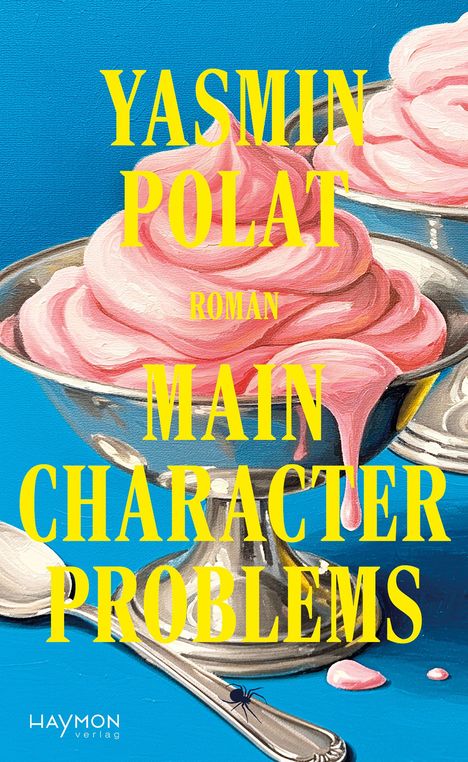 YASMIN POLAT, ROMAN, MAIN CHARACTER PROBLEMS. Ein Dessert mit rosa Creme in einer Silberschale auf blauem Hintergrund.