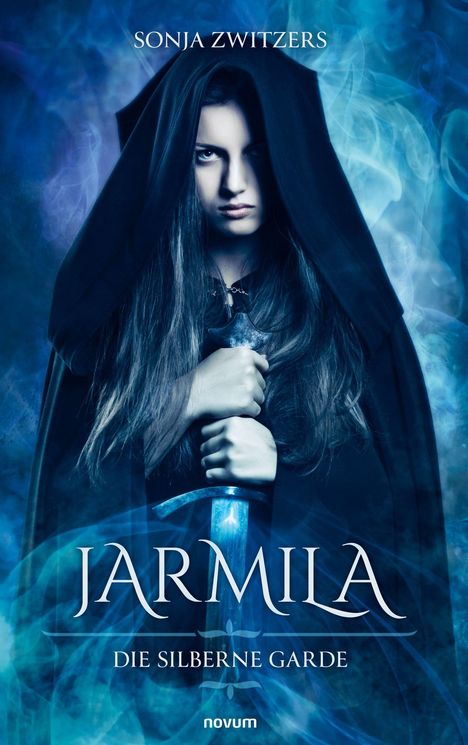 "Jarmila: Die silberne Garde" von Sonja Zwitzers. Eine Frau in einem schwarzen Umhang hält ein Schwert.