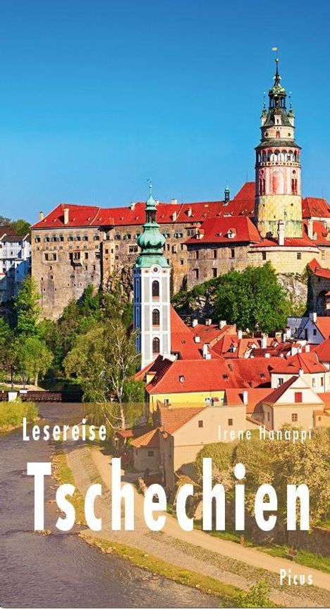 Lesereise: Tschechien, Irene Hanappi, Picus. Eine malerische Stadtansicht mit historischem Turm und roten Dächern.