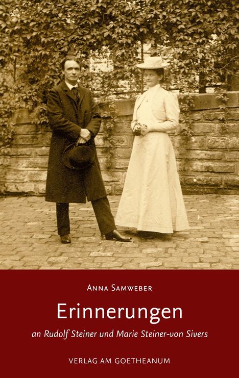„Anna Samweber: Erinnerungen an Rudolf Steiner und Marie Steiner-von Sivers.“ Ein Paar steht vor einer Steinwand.