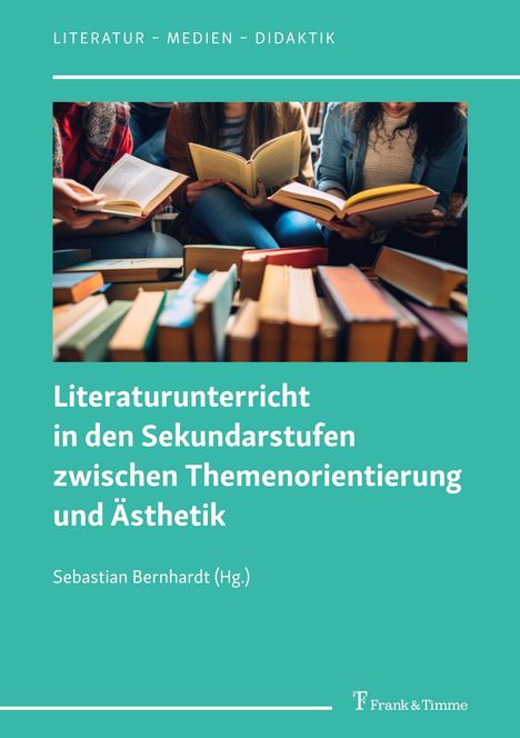 Titel: „Literaturunterricht in den Sekundarstufen zwischen Themenorientierung und Ästhetik“ von Sebastian Bernhardt. Oben sitzen Personen mit Büchern.