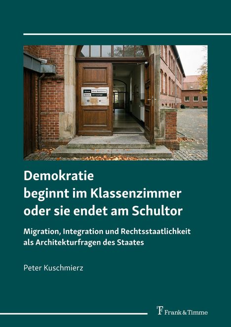 „Demokratie beginnt im Klassenzimmer oder sie endet am Schultor“. Foto eines Schultors mit offener Tür.