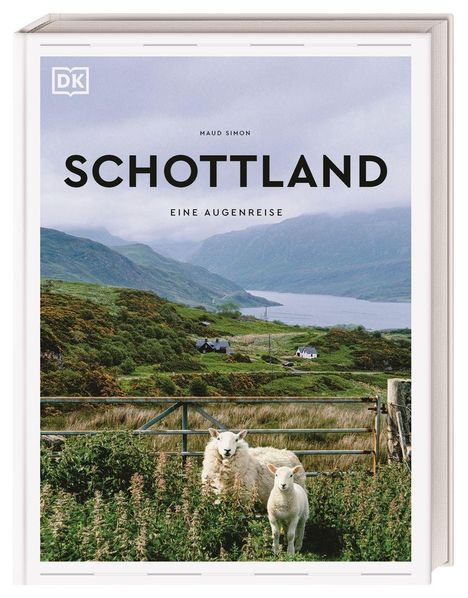 „SCHOTTLAND – EINE AUGENREISE“ von Maud Simon. Zwei Schafe vor einer grünen Landschaft mit Hügeln und einem See.