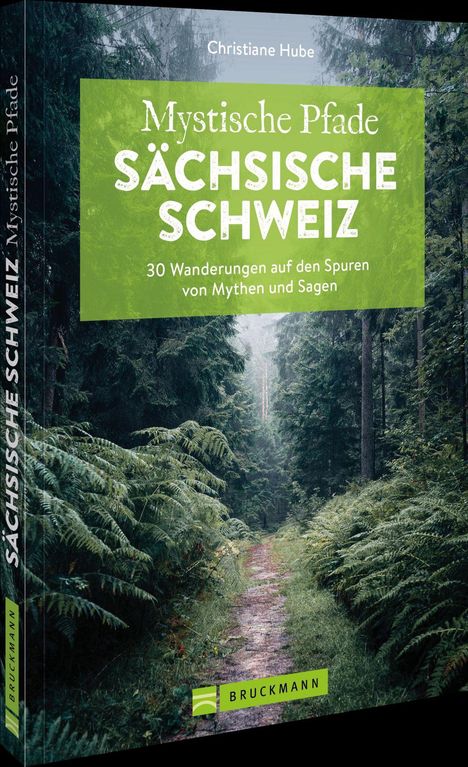„Mystische Pfade Sächsische Schweiz“ von Christiane Hube. Ein bewaldeter Pfad, umgeben von üppigem Grün.