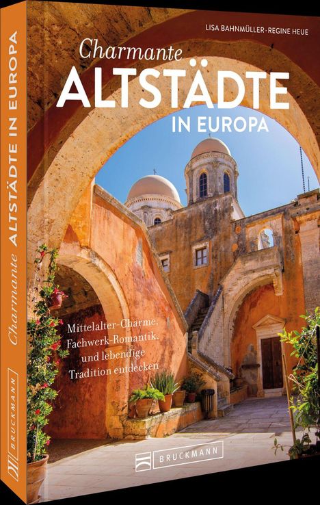 Titel: Charmante Altstädte in Europa. Mittelalter-Charme, Fachwerk-Romantik, und lebendige Tradition entdecken. Abbildung: Historischer Gebäudebogen.