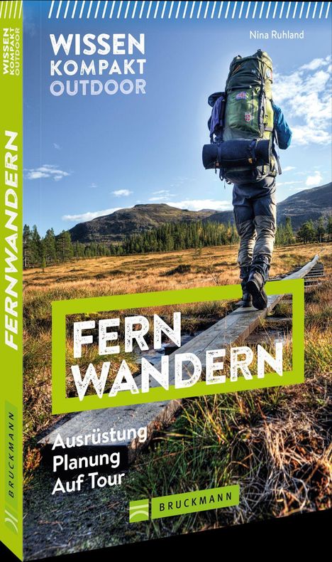 "WISSEN KOMPAKT OUTDOOR", "FERNWANDERN", "Ausrüstung, Planung, Auf Tour". Person mit Rucksack in Natur.