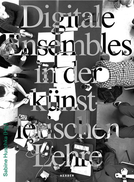 **Digitale Ensembles in der künstlerischen Lehre** steht groß über einem Tisch mit Menschen und Geräten. Unten links **Sabine Huschka (Hg.)**.