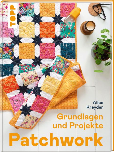 „Grundlagen und Projekte Patchwork“ von Alice Kreyder. Farbenfrohe Patchwork-Decke mit Alltagsgegenständen.